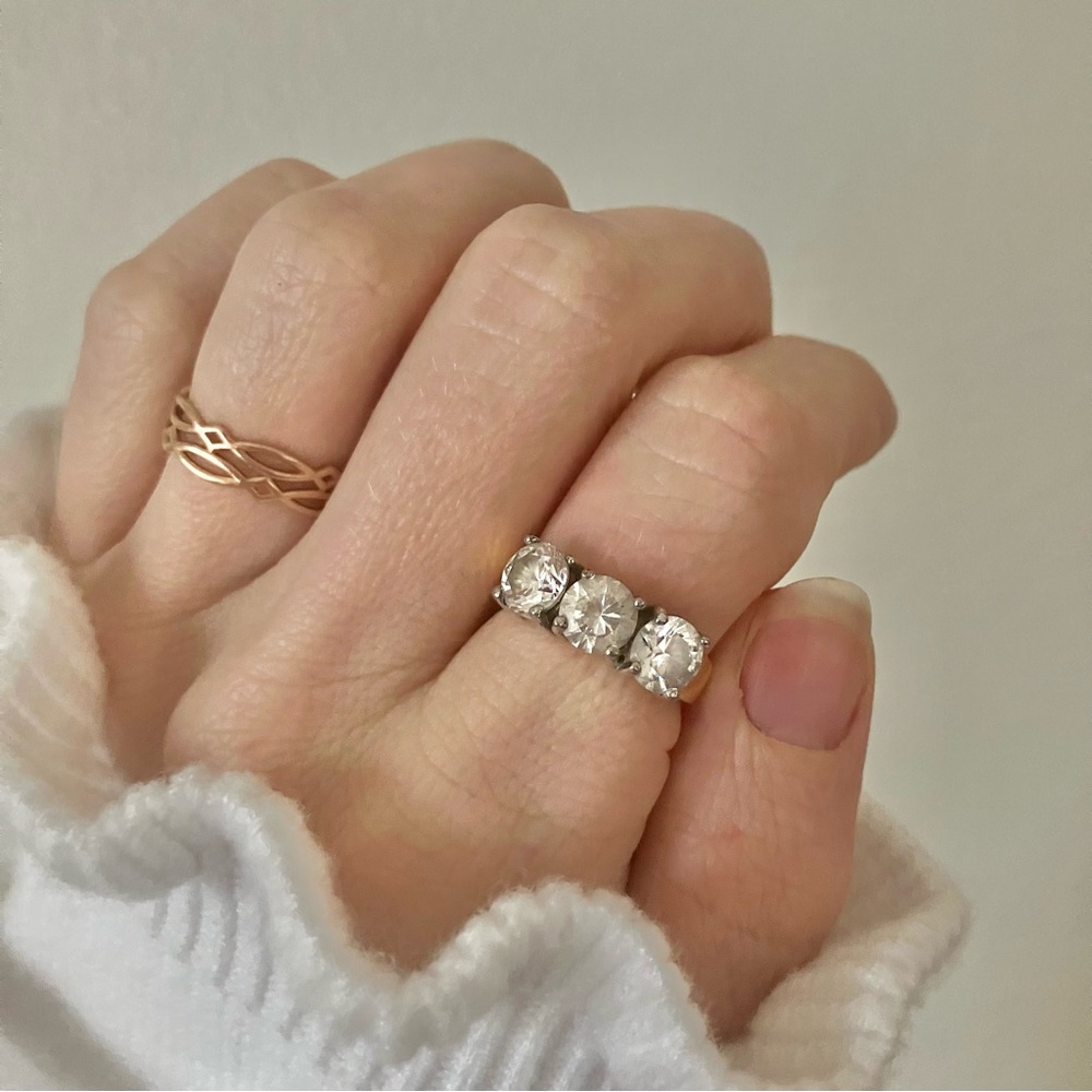 18KGE Three Stone Gold Engagement Ring “Autumn” Elegant Classic Neutral Feminine